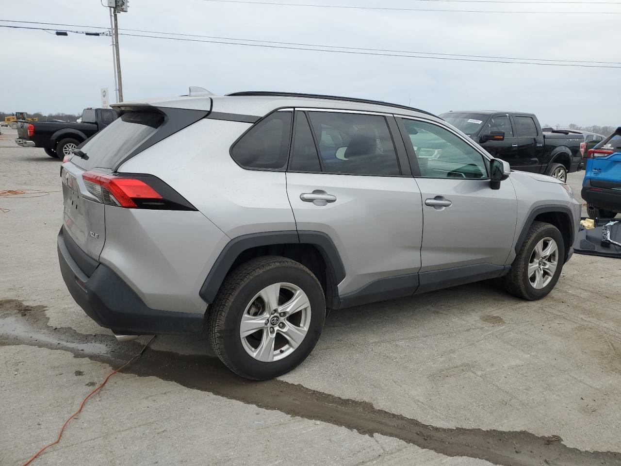 2020 TOYOTA RAV4 XLE - Image 3