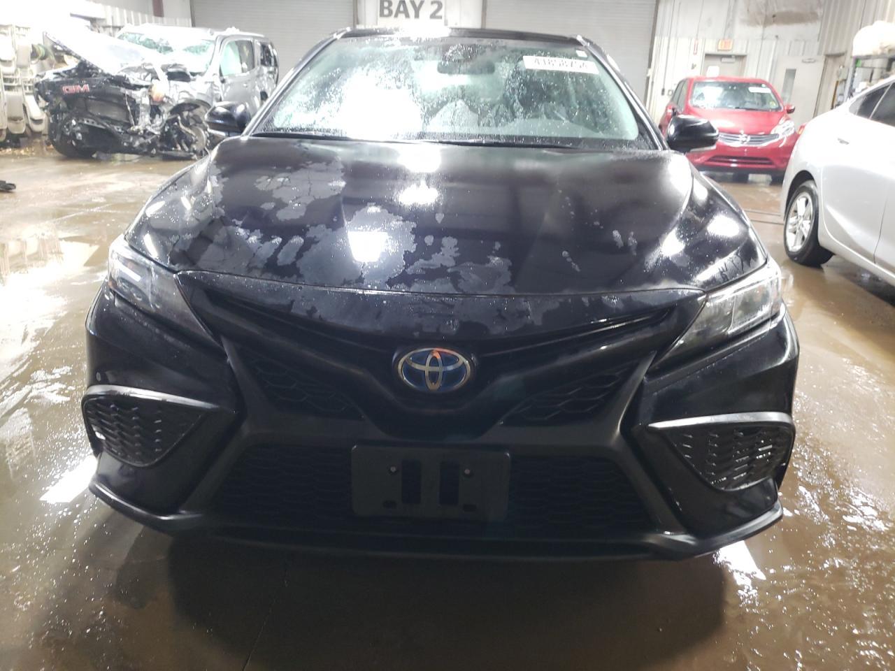 2021 TOYOTA CAMRY SE - Фото 5