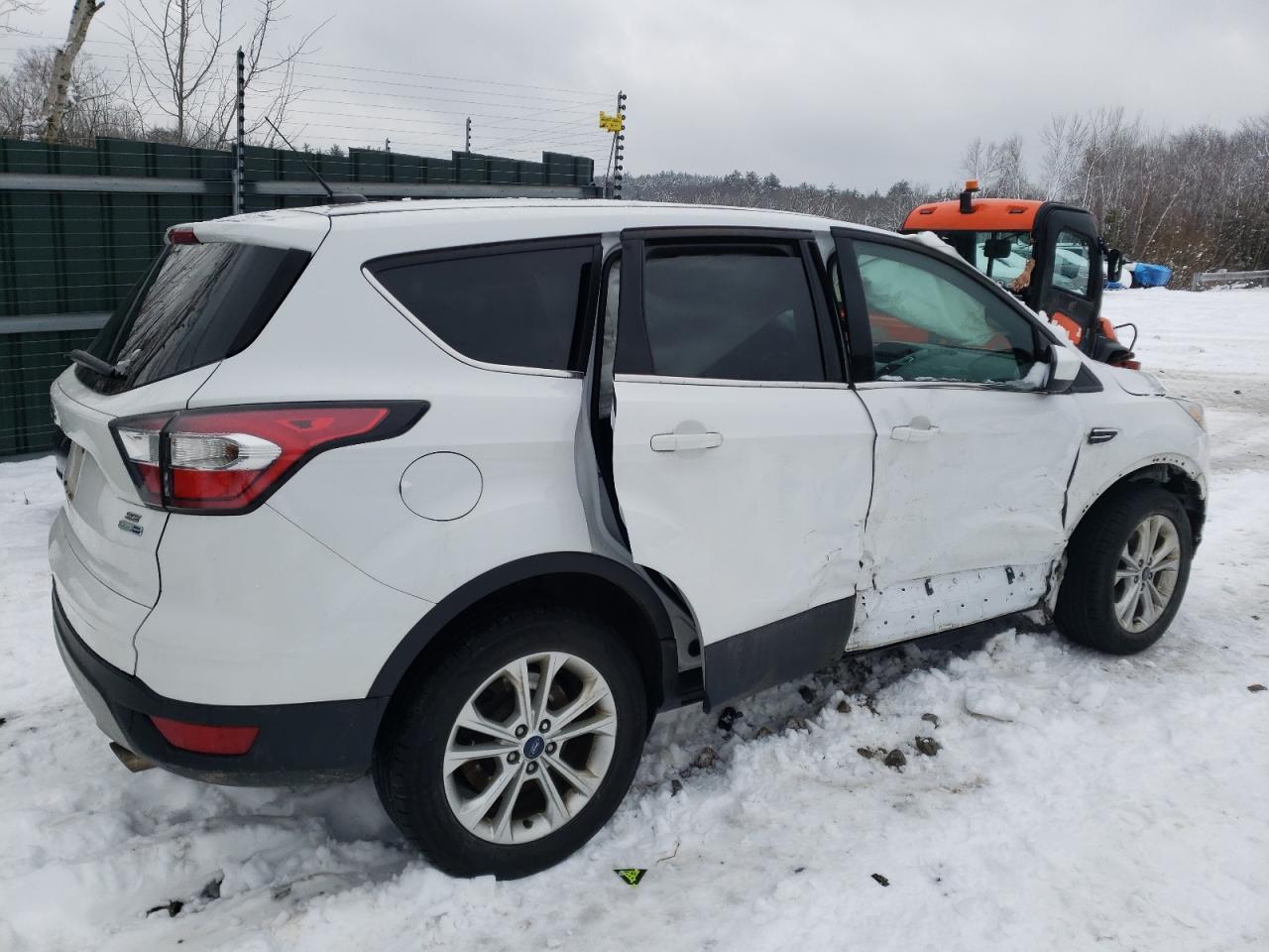 2017 FORD ESCAPE SE - Фото 3