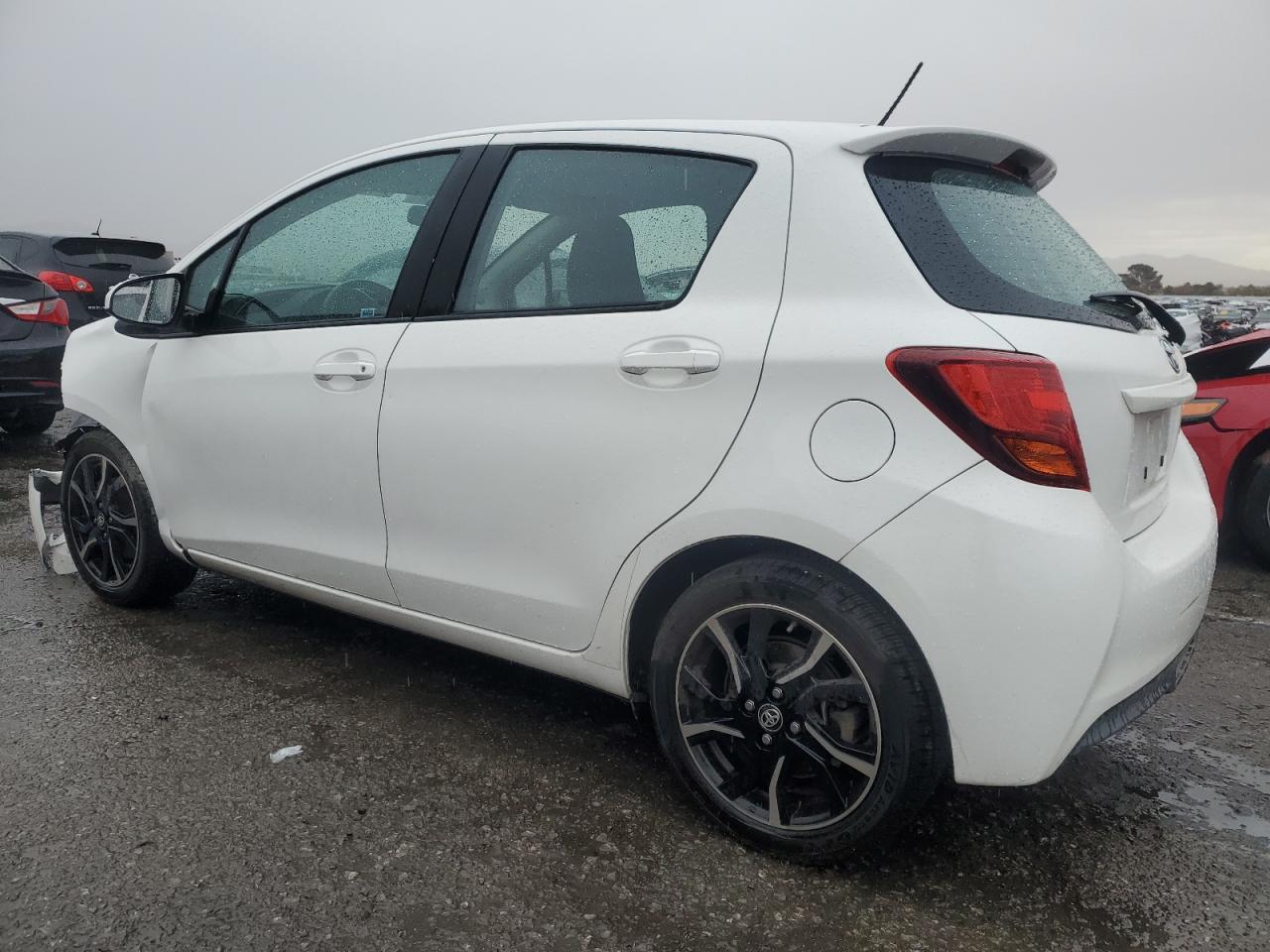 2015 TOYOTA YARIS - Фото 2