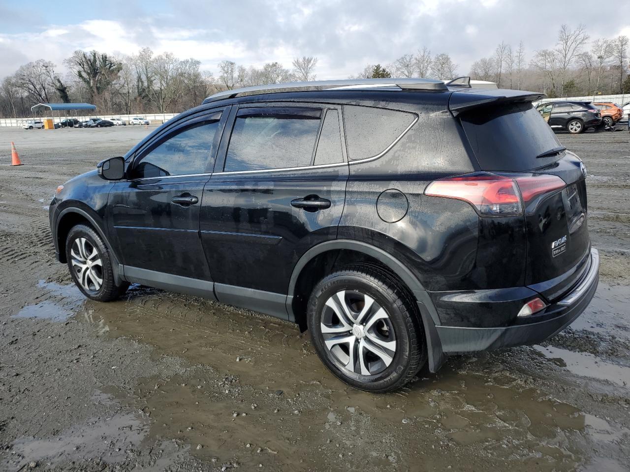 2018 TOYOTA RAV4 LE - Фото 2