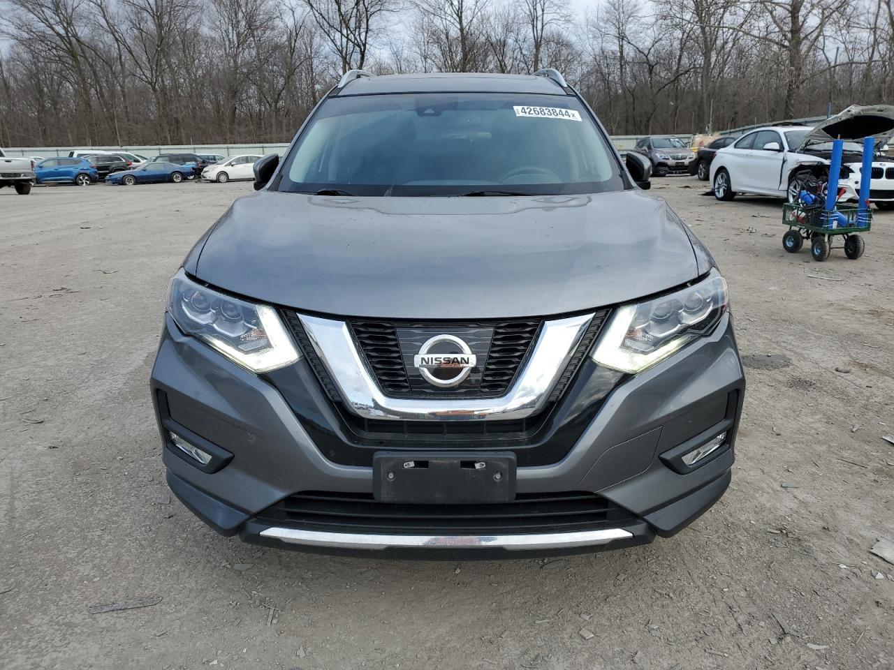 2017 NISSAN ROGUE SV - Image 5