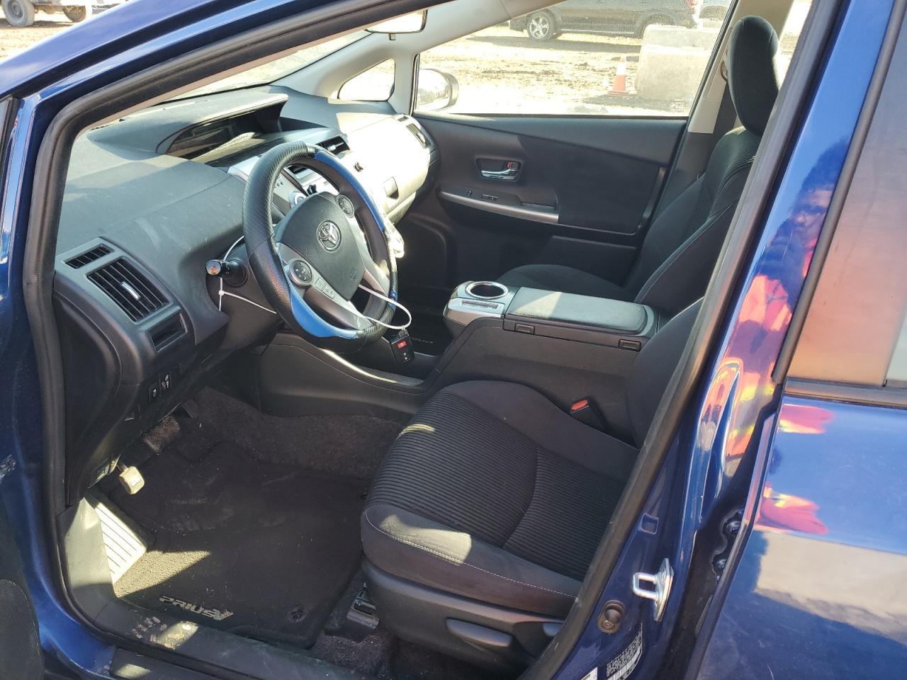 2017 TOYOTA PRIUS V - Image 7