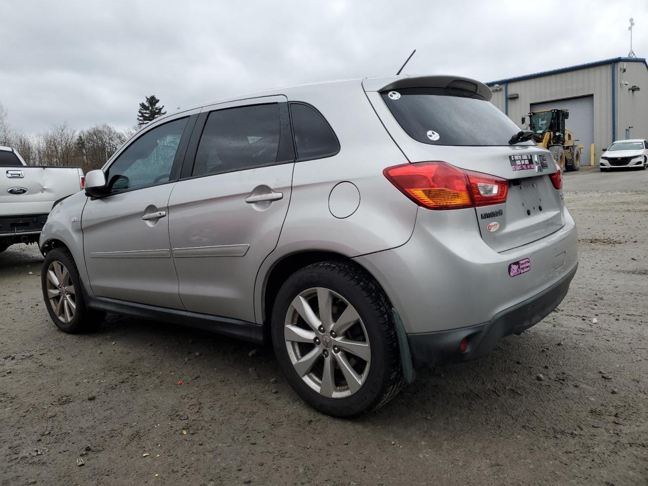 2015 MITSUBISHI OUTLANDER - Image 2