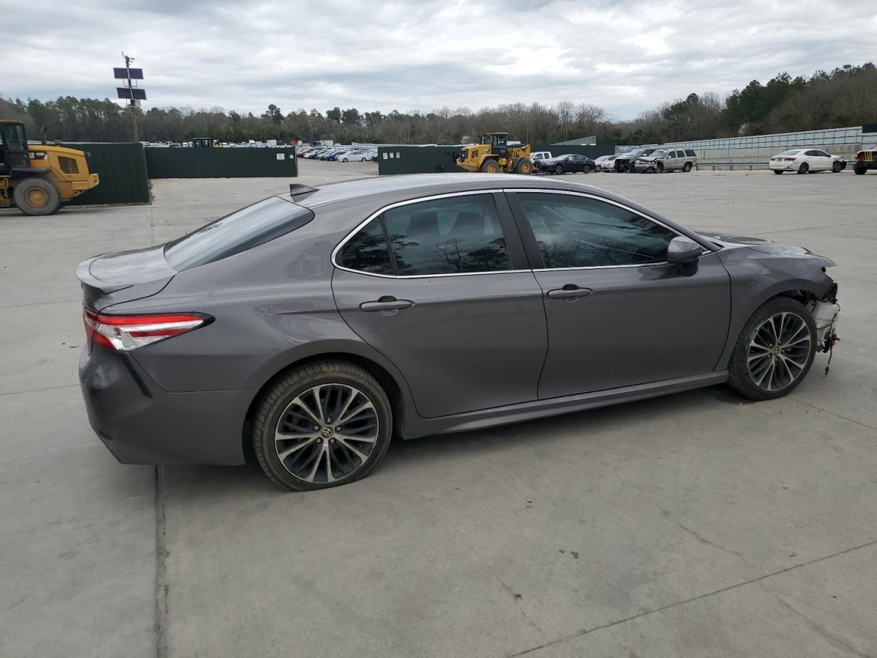 2020 TOYOTA CAMRY SE - Фото 3