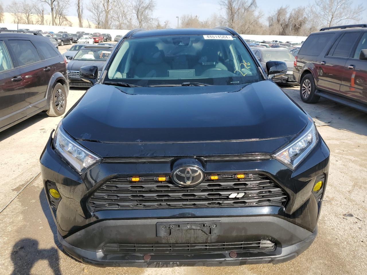 2020 TOYOTA RAV4 XLE - Image 5