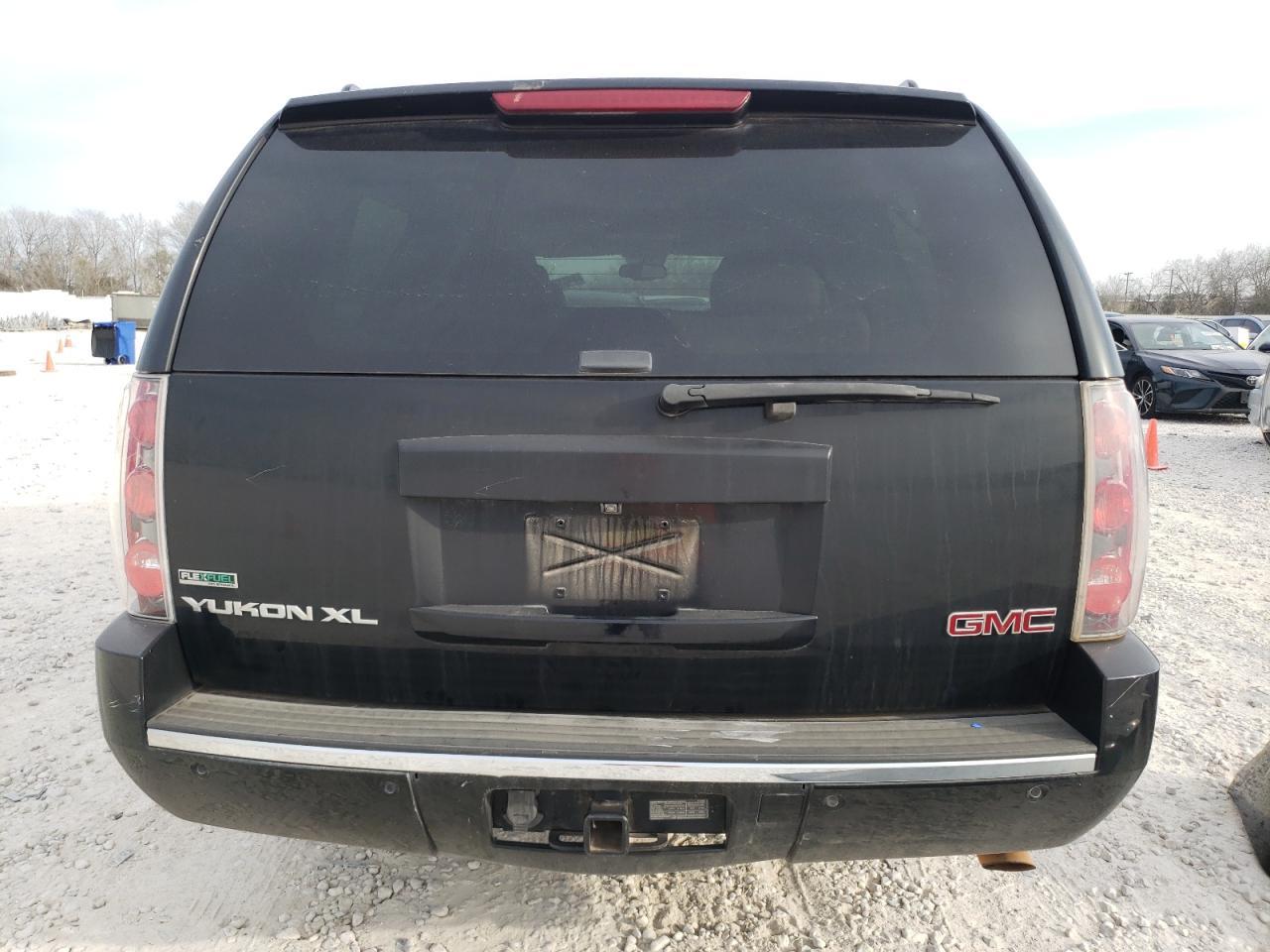2012 GMC YUKON XL D - Image 6
