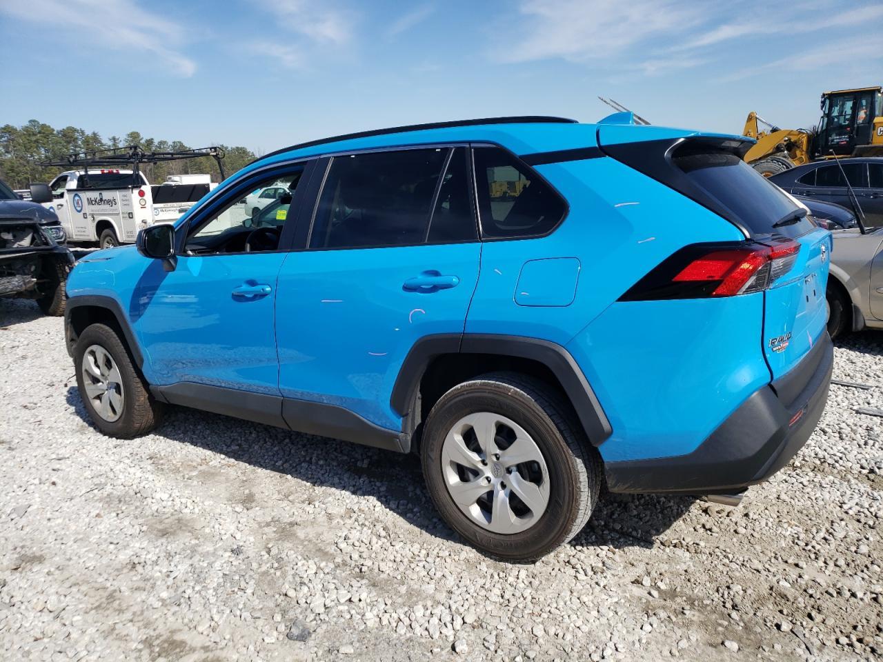 2021 TOYOTA RAV4 LE - Фото 2