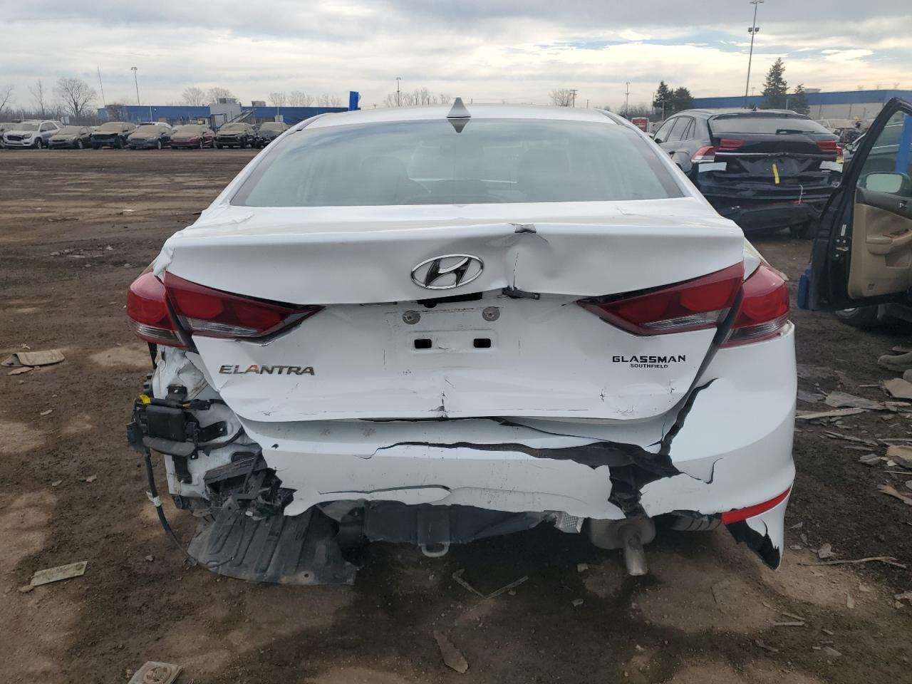2018 HYUNDAI ELANTRA SE - Фото 6