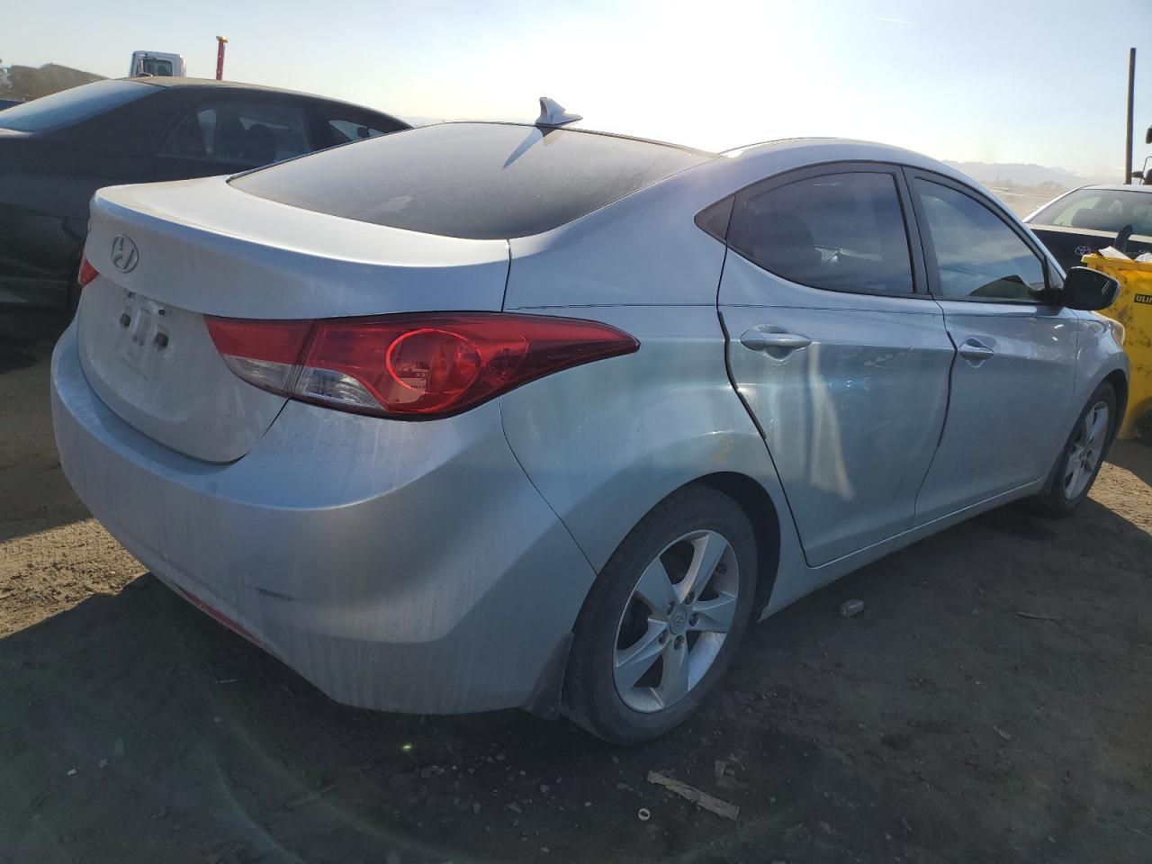 2013 HYUNDAI ELANTRA GL - Image 3