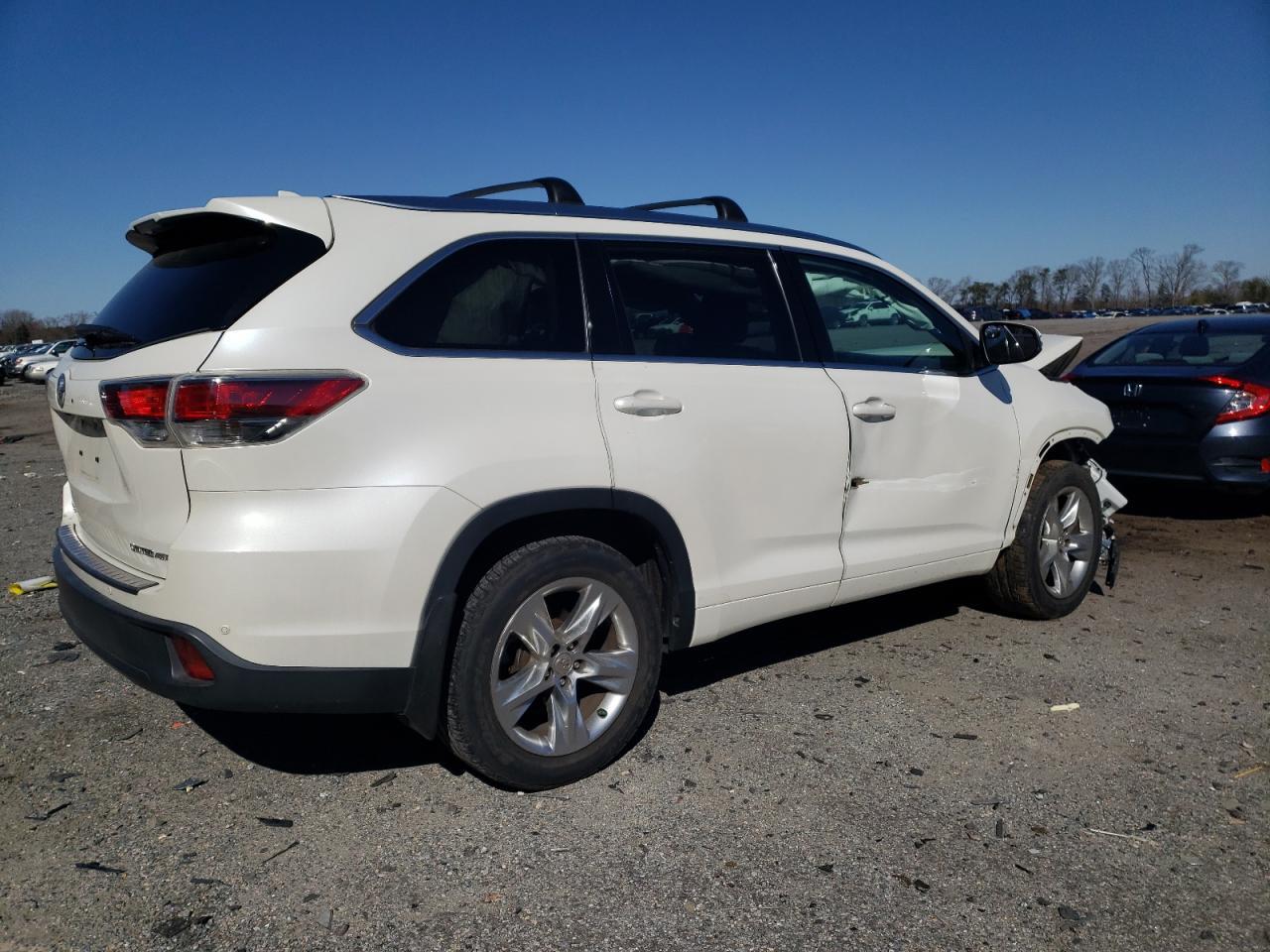 2015 TOYOTA HIGHLANDER - Image 3