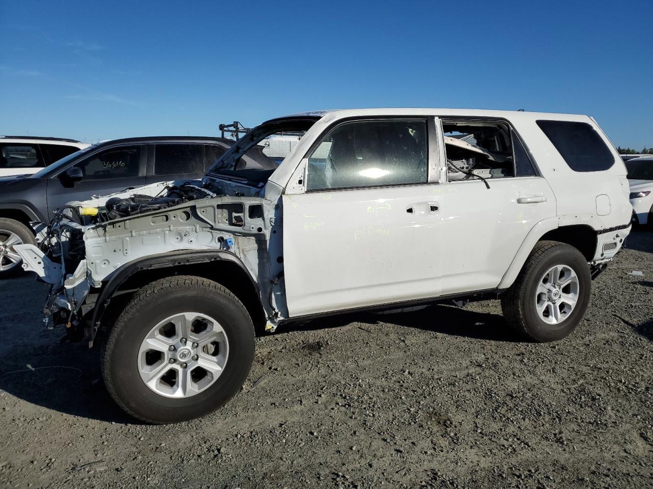 2022 TOYOTA 4RUNNER SR