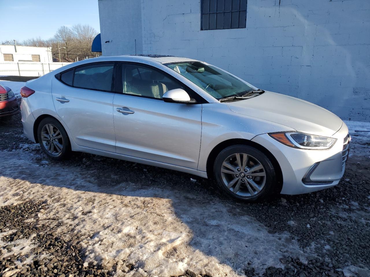 2018 HYUNDAI ELANTRA SE - Image 4