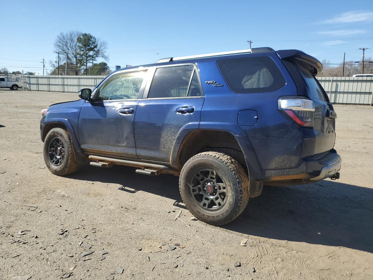 2018 TOYOTA 4RUNNER SR - Image 2