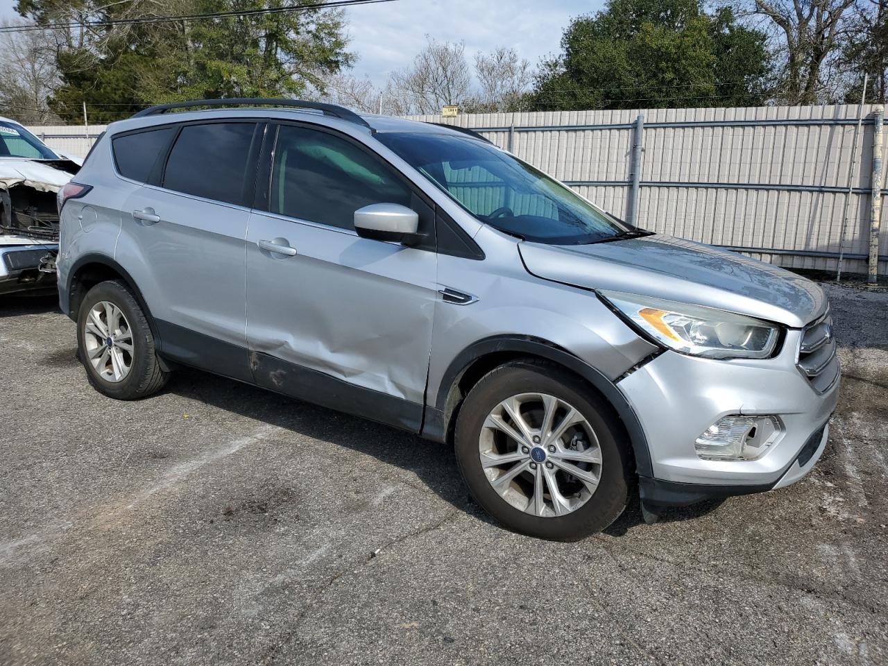 2017 FORD ESCAPE SE - Image 4