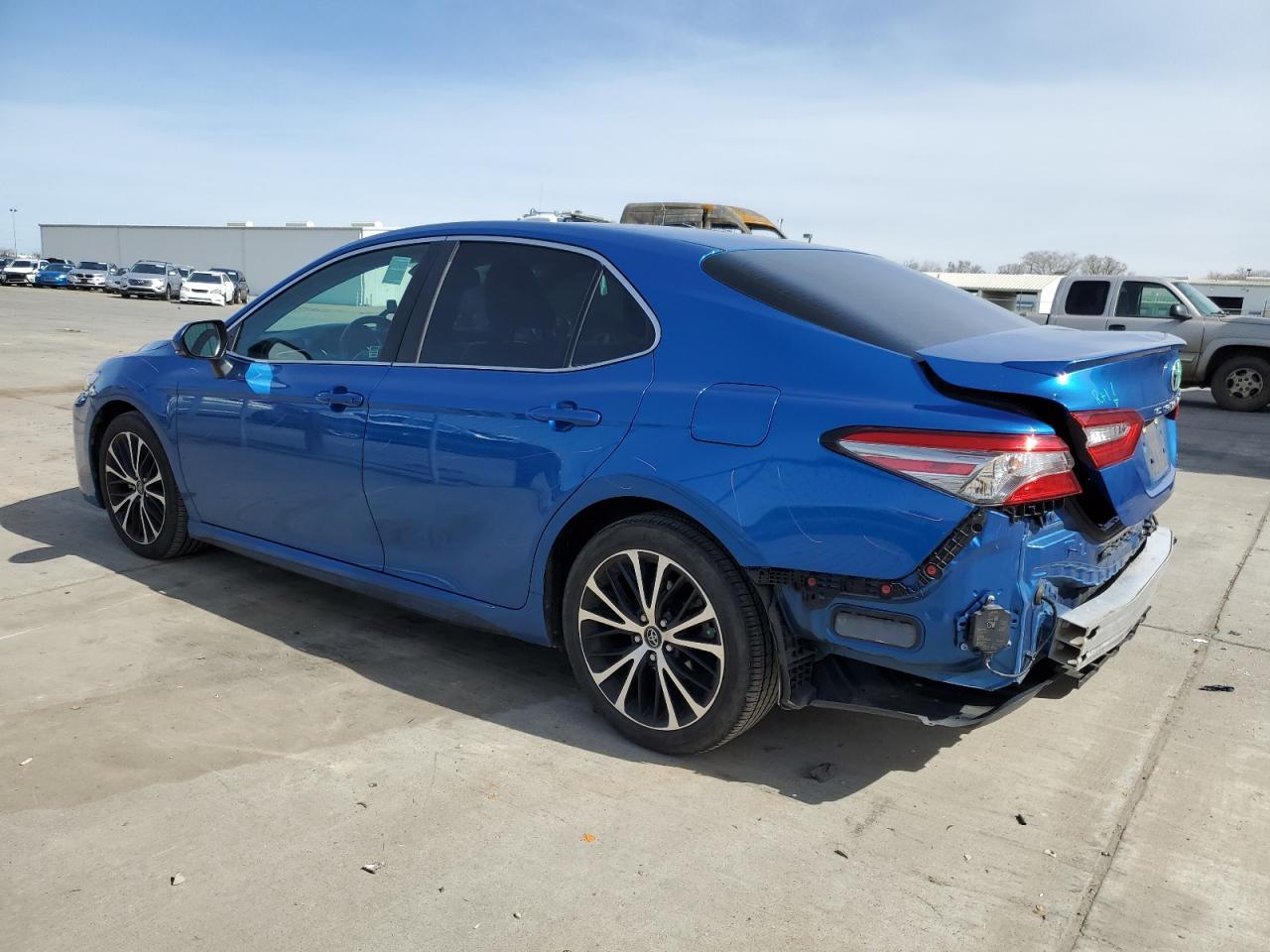 2018 TOYOTA CAMRY L - Фото 2