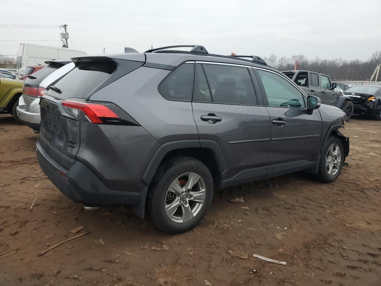 2022 TOYOTA RAV4 XLE - Фото 3
