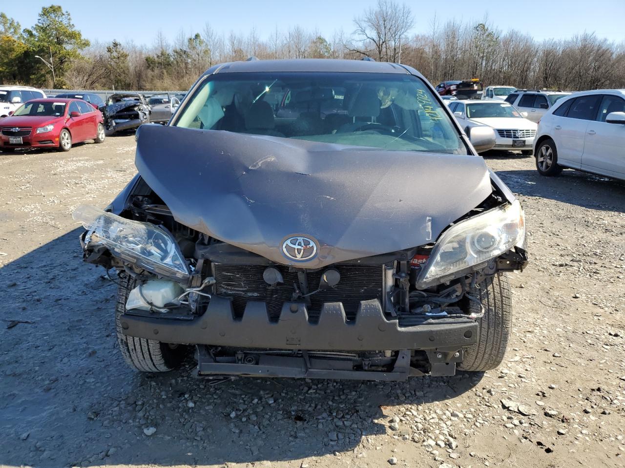 2015 TOYOTA SIENNA LE - Фото 5