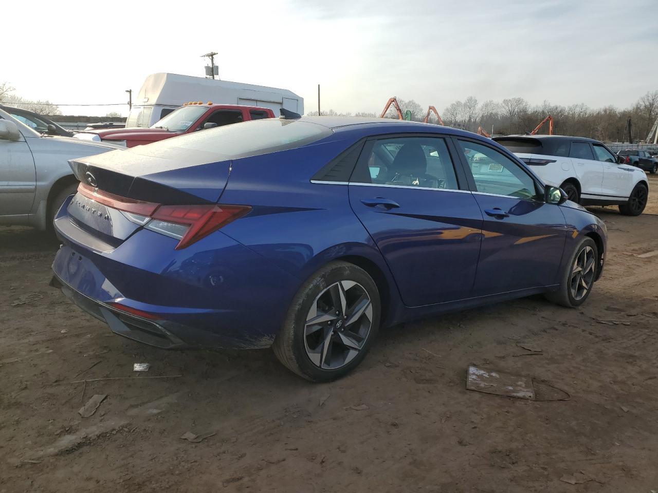 2022 HYUNDAI ELANTRA SE - Фото 3