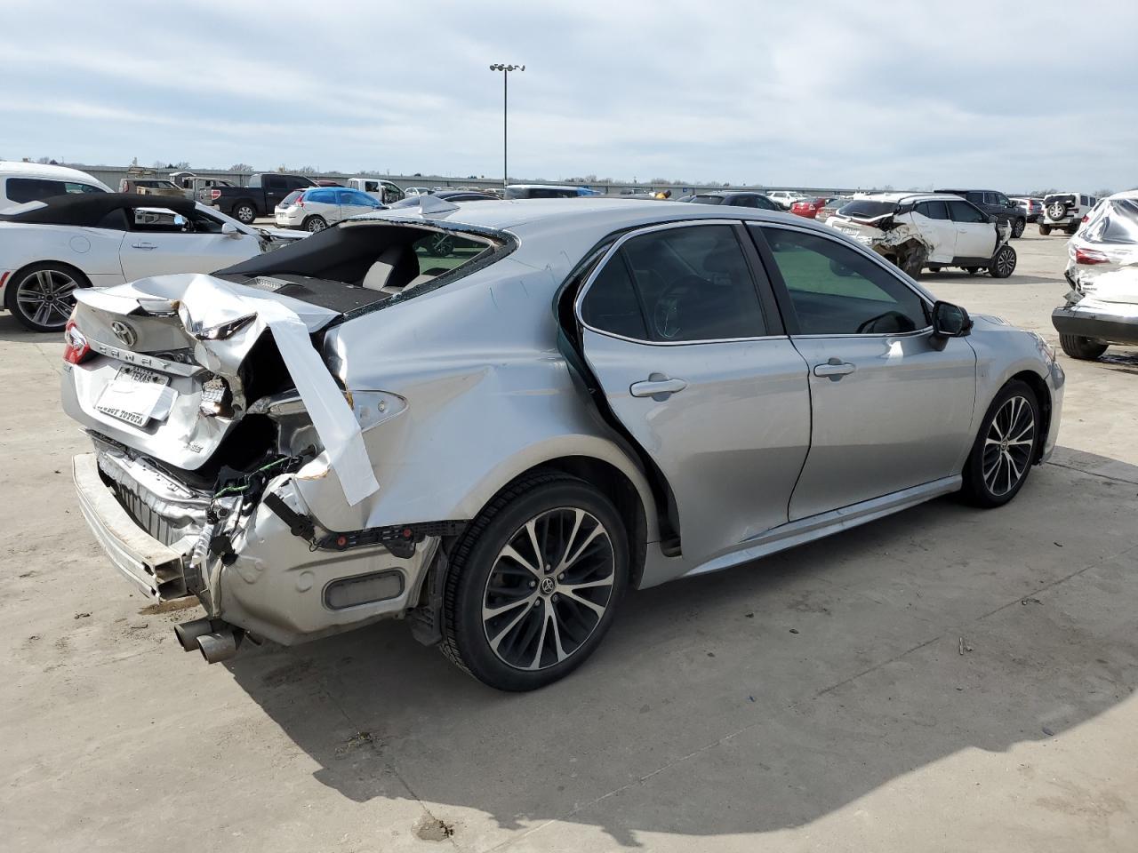 2020 TOYOTA CAMRY SE - Image 3