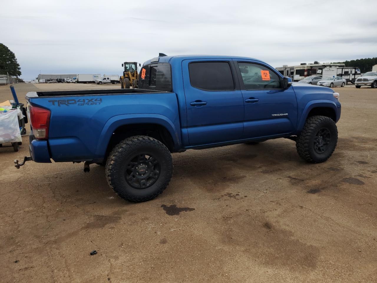 2017 TOYOTA TACOMA DOU - Фото 3
