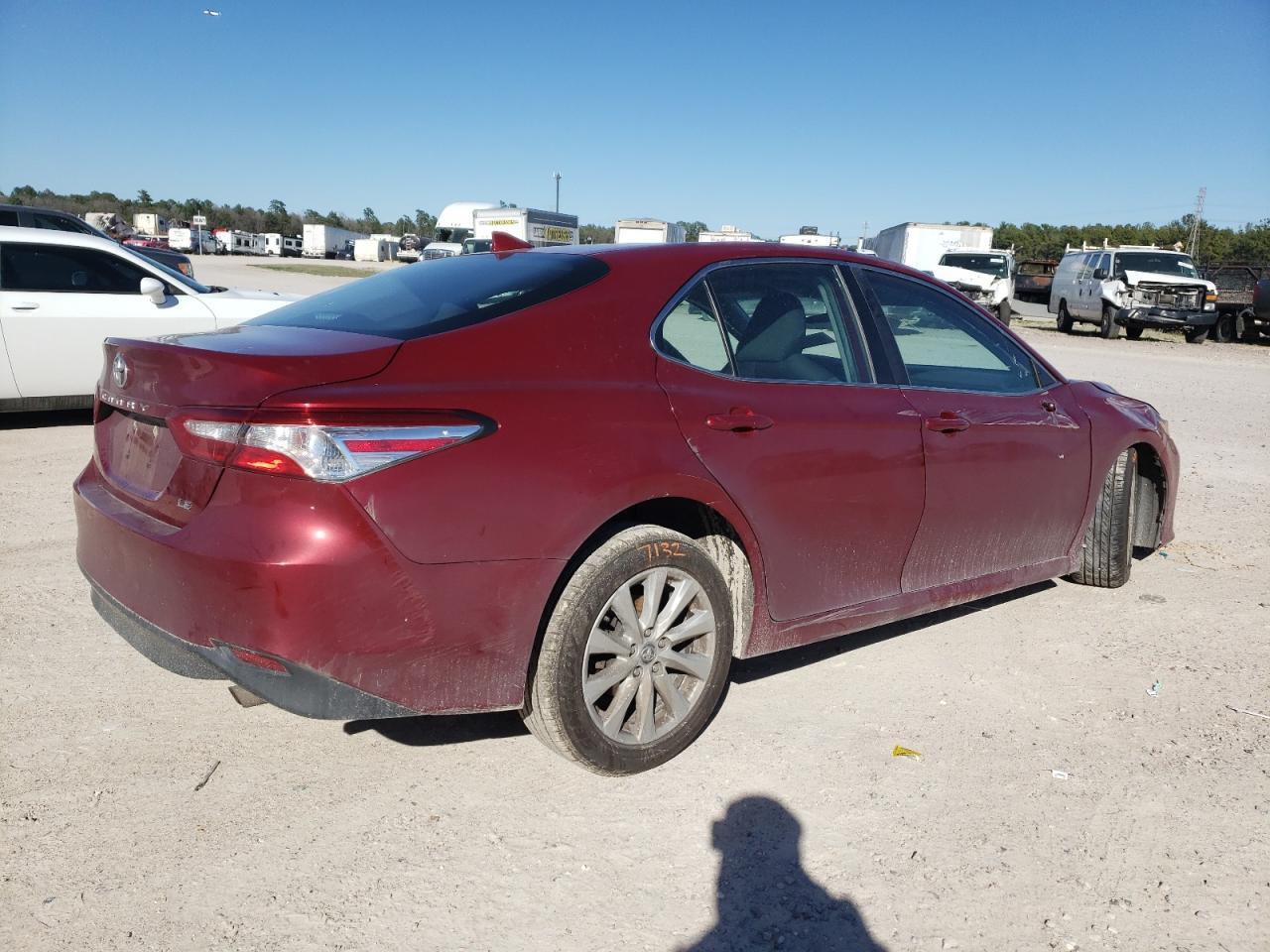 2020 TOYOTA CAMRY LE - Фото 3