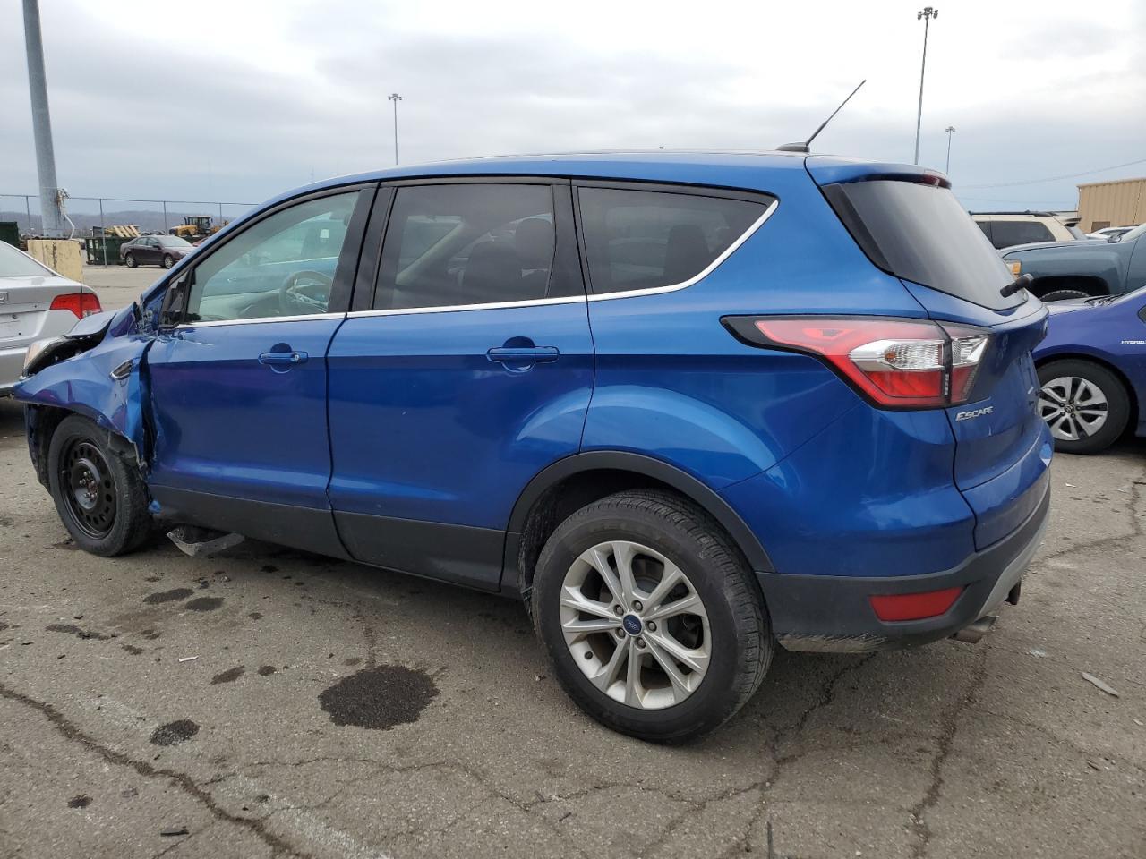 2017 FORD ESCAPE SE - Фото 2