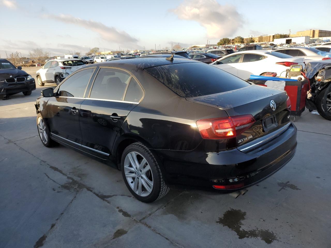 2017 VOLKSWAGEN JETTA SEL - Фото 2