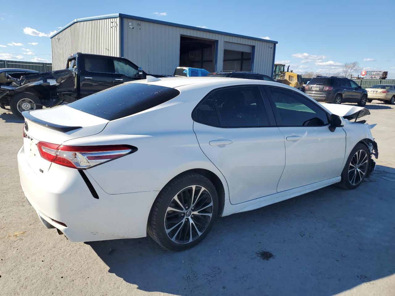 2020 TOYOTA CAMRY SE - Image 3