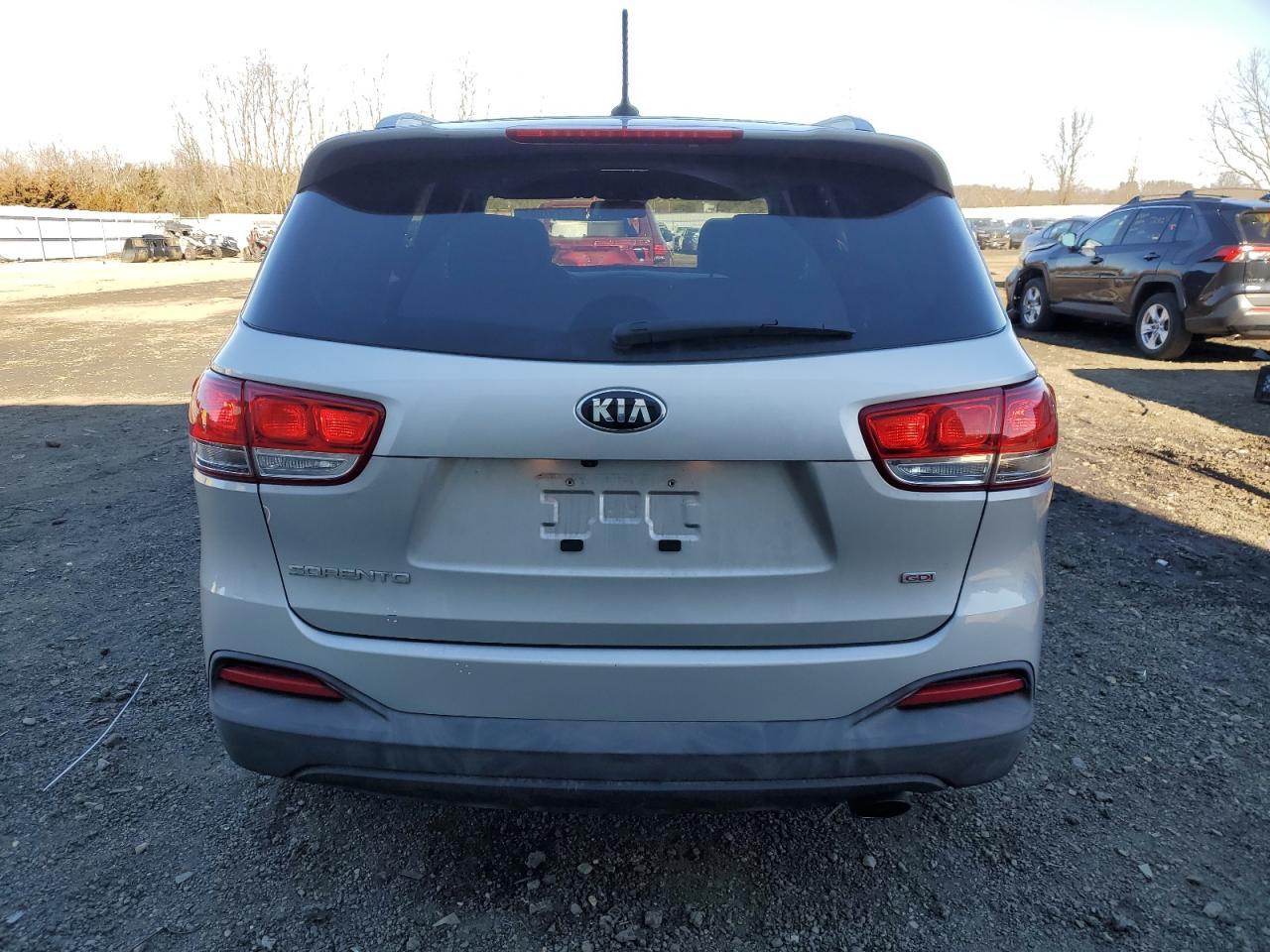 2017 KIA SORENTO LX - Фото 6