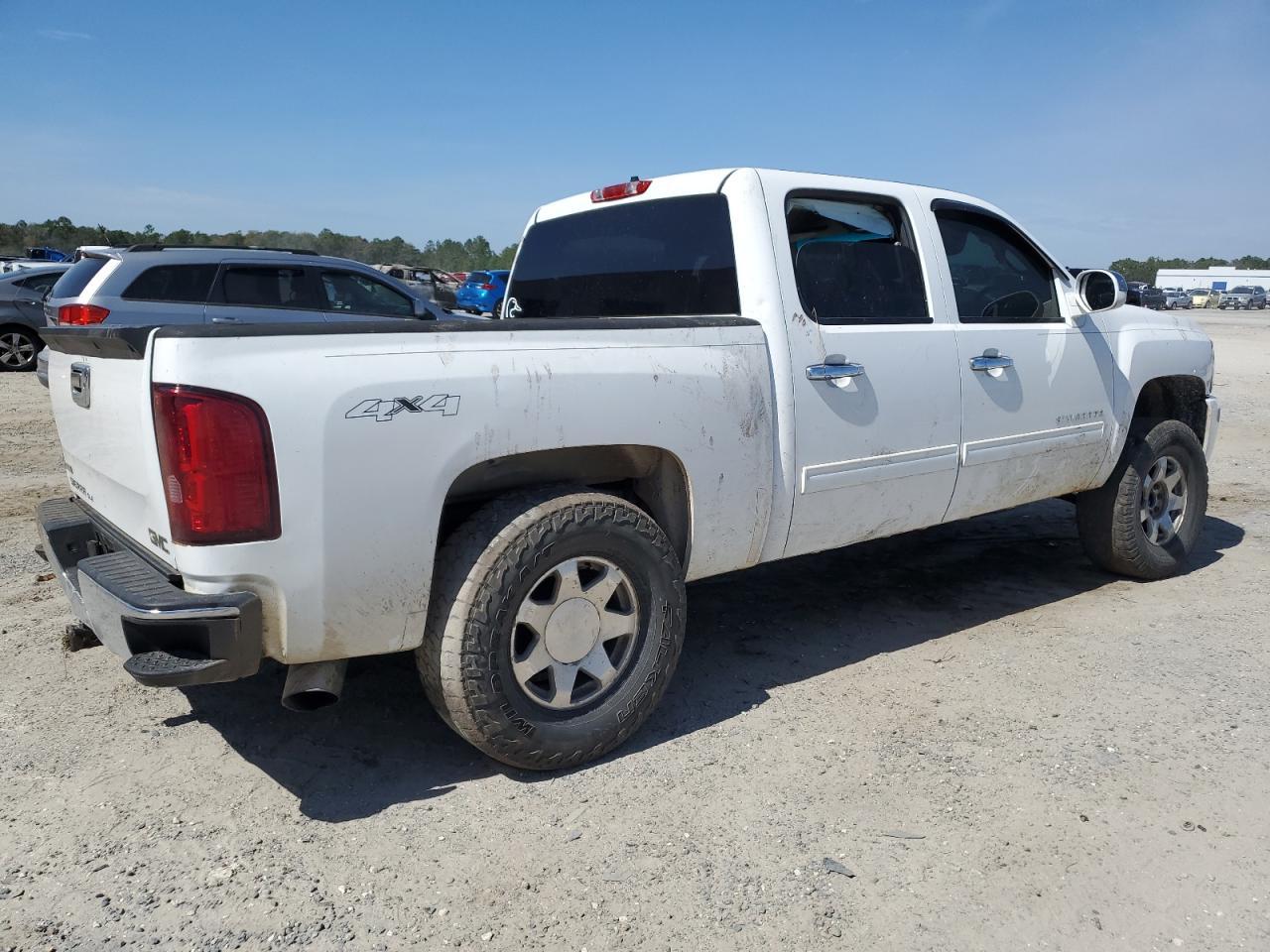 2013 CHEVROLET SILVERADO - Фото 3