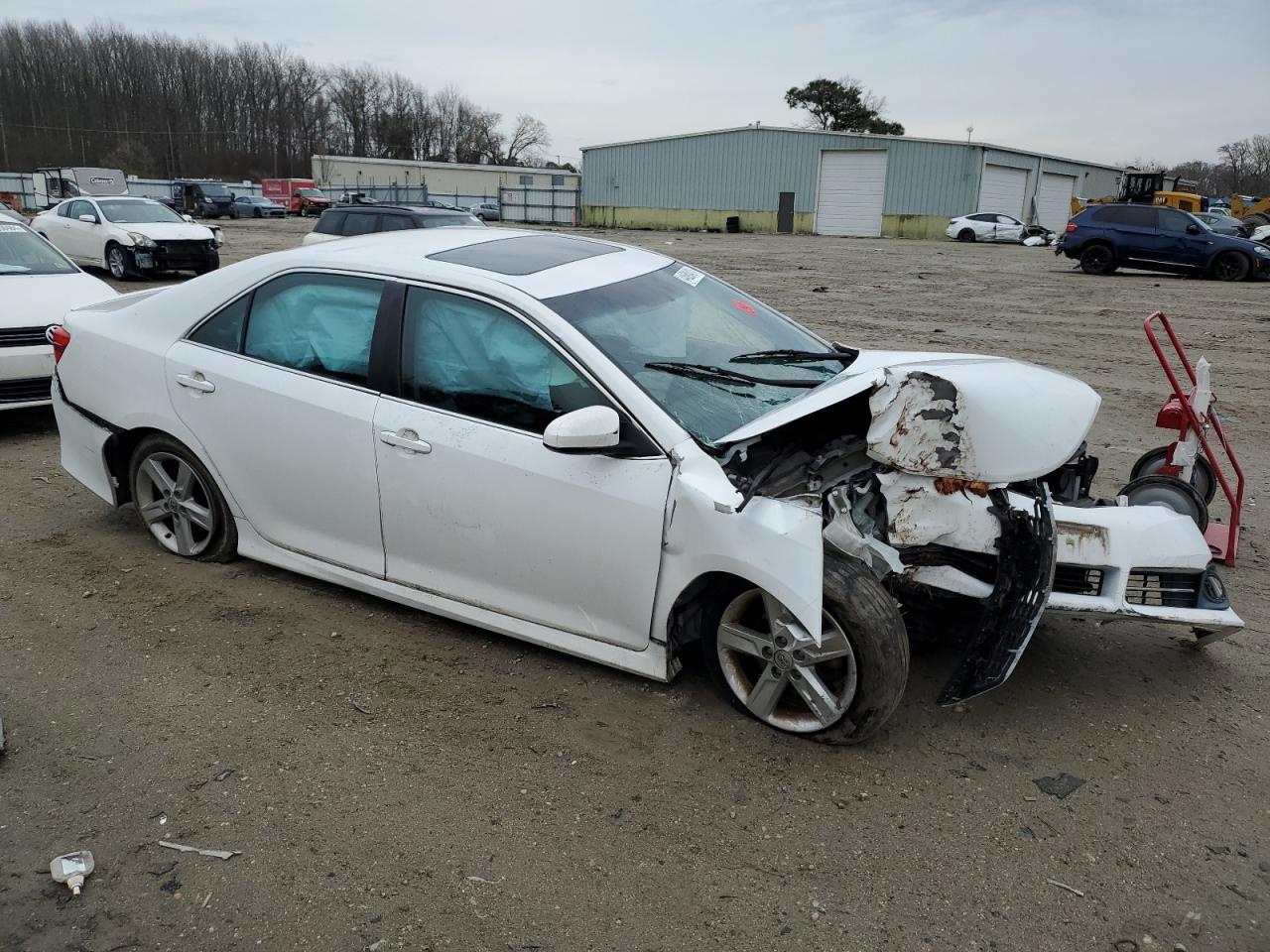 2014 TOYOTA CAMRY L - Фото 4
