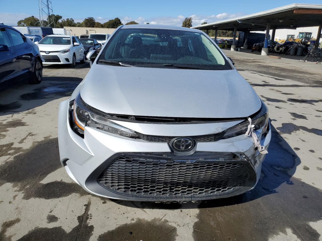 2020 TOYOTA COROLLA LE - Фото 5