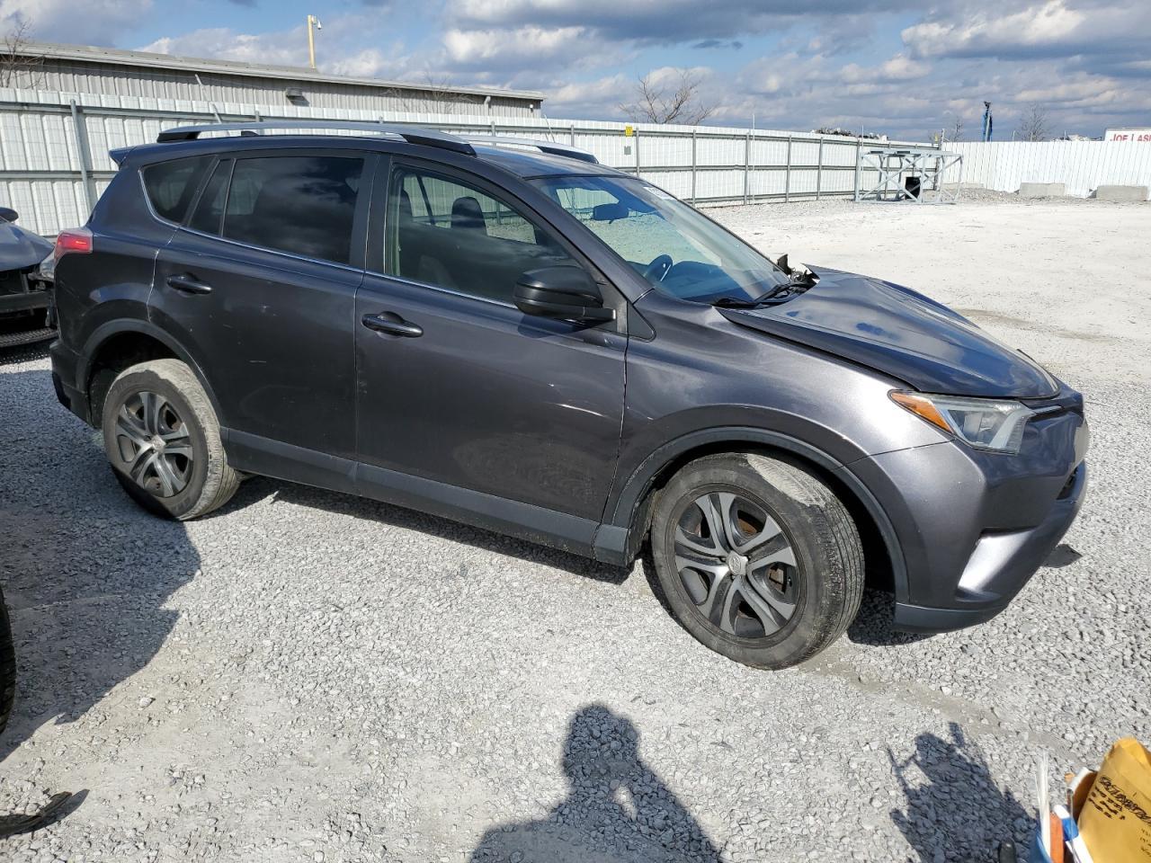 2017 TOYOTA RAV4 LE - Image 4