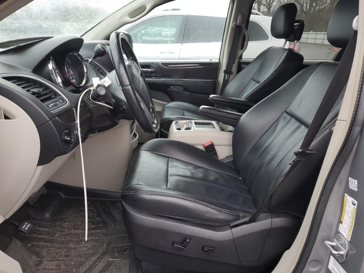 2014 CHRYSLER TOWN & COU - Image 7