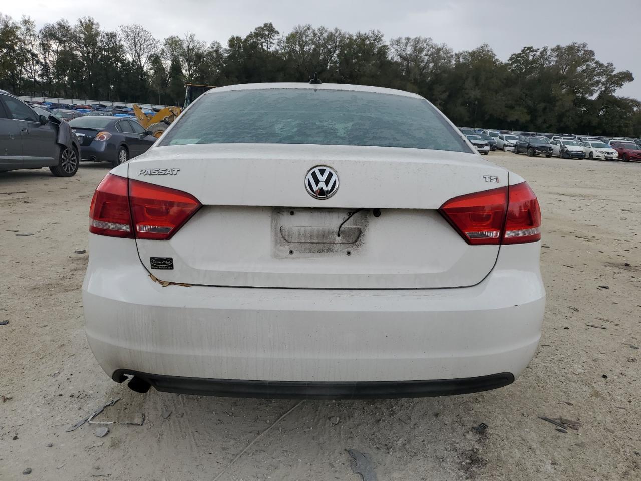 2015 VOLKSWAGEN PASSAT S - Image 6