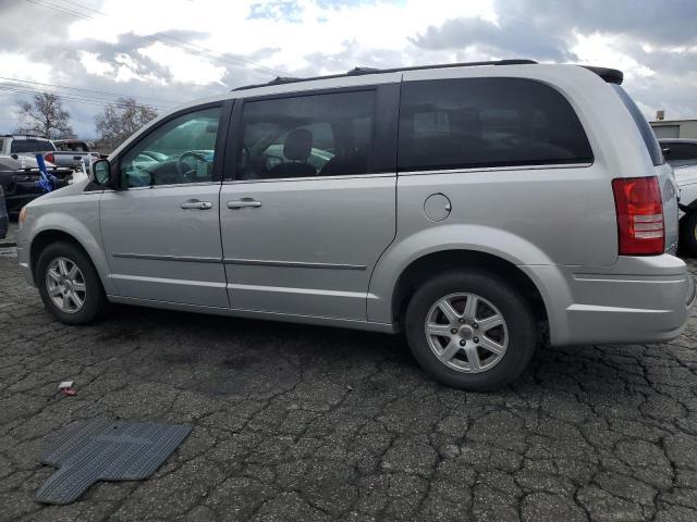 2010 Chrysler Town & Country Touring - Фото 2