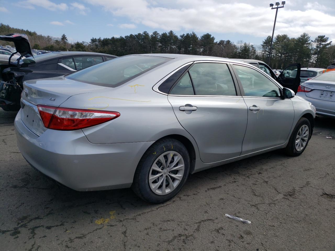 2015 TOYOTA CAMRY LE - Фото 3