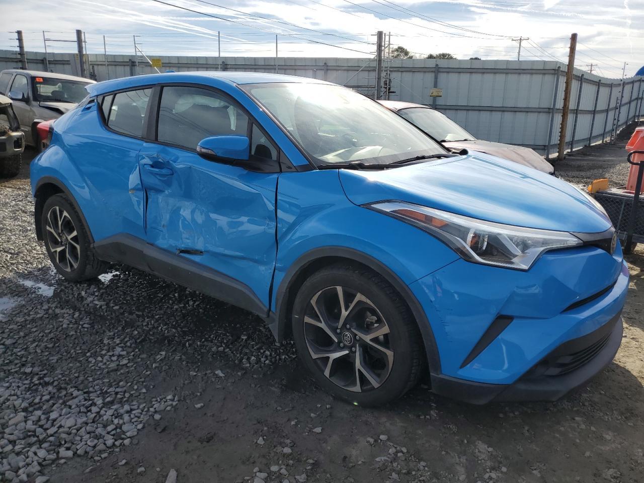 2019 TOYOTA C-HR XLE - Image 4