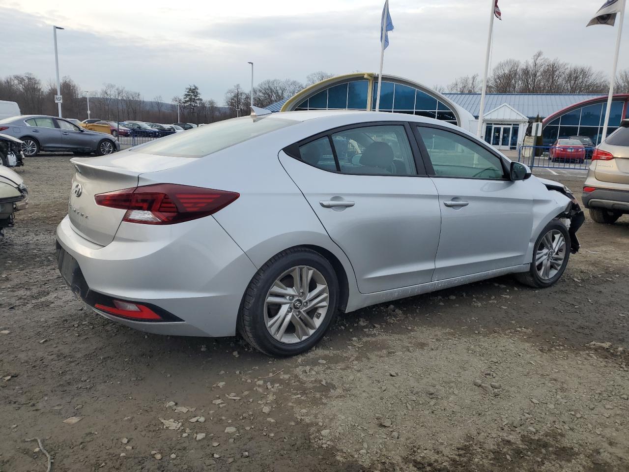 2019 HYUNDAI ELANTRA SE - Фото 3