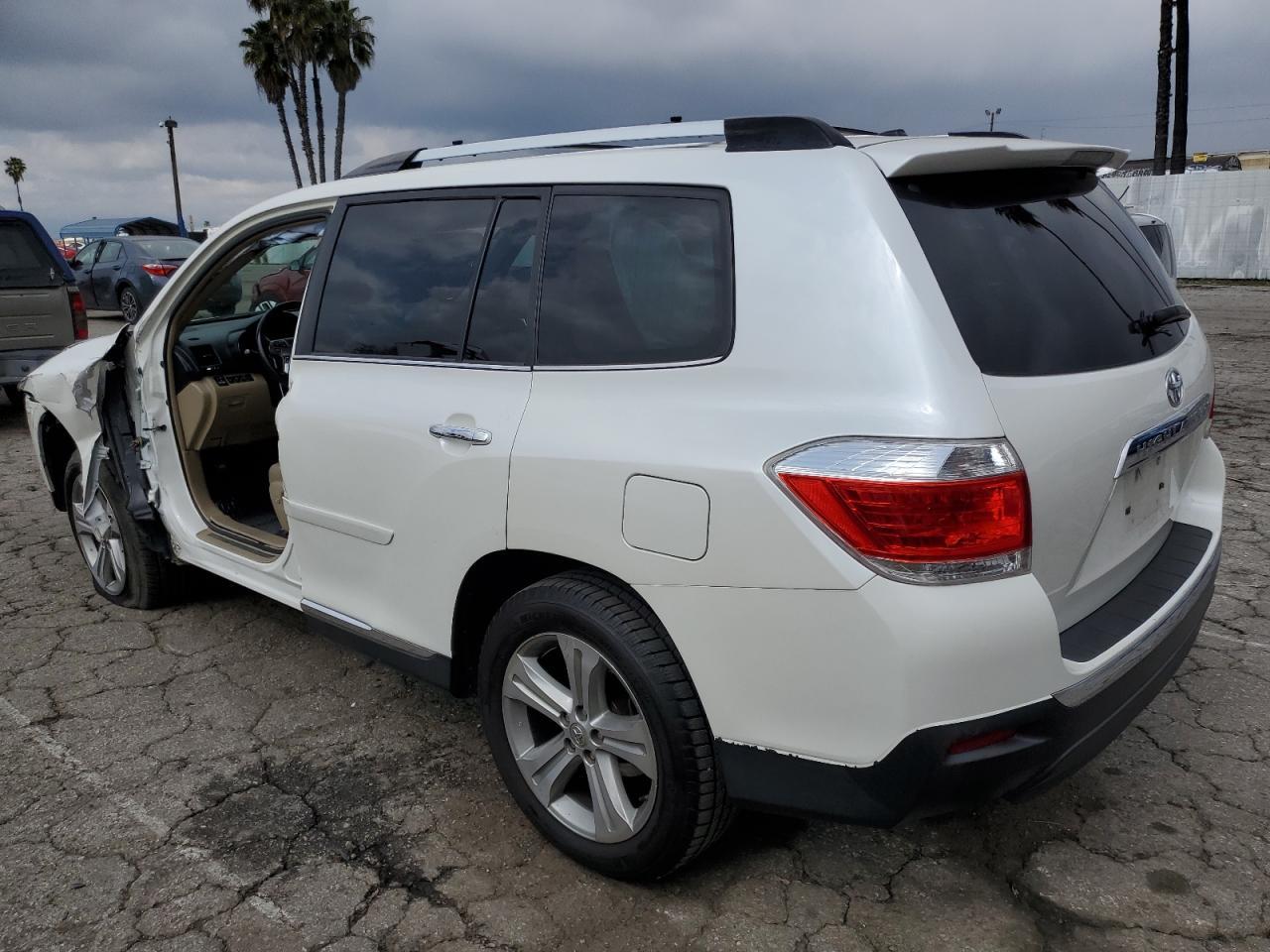 2012 TOYOTA HIGHLANDER - Image 2