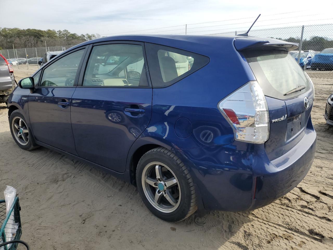 2013 TOYOTA PRIUS V - Фото 2