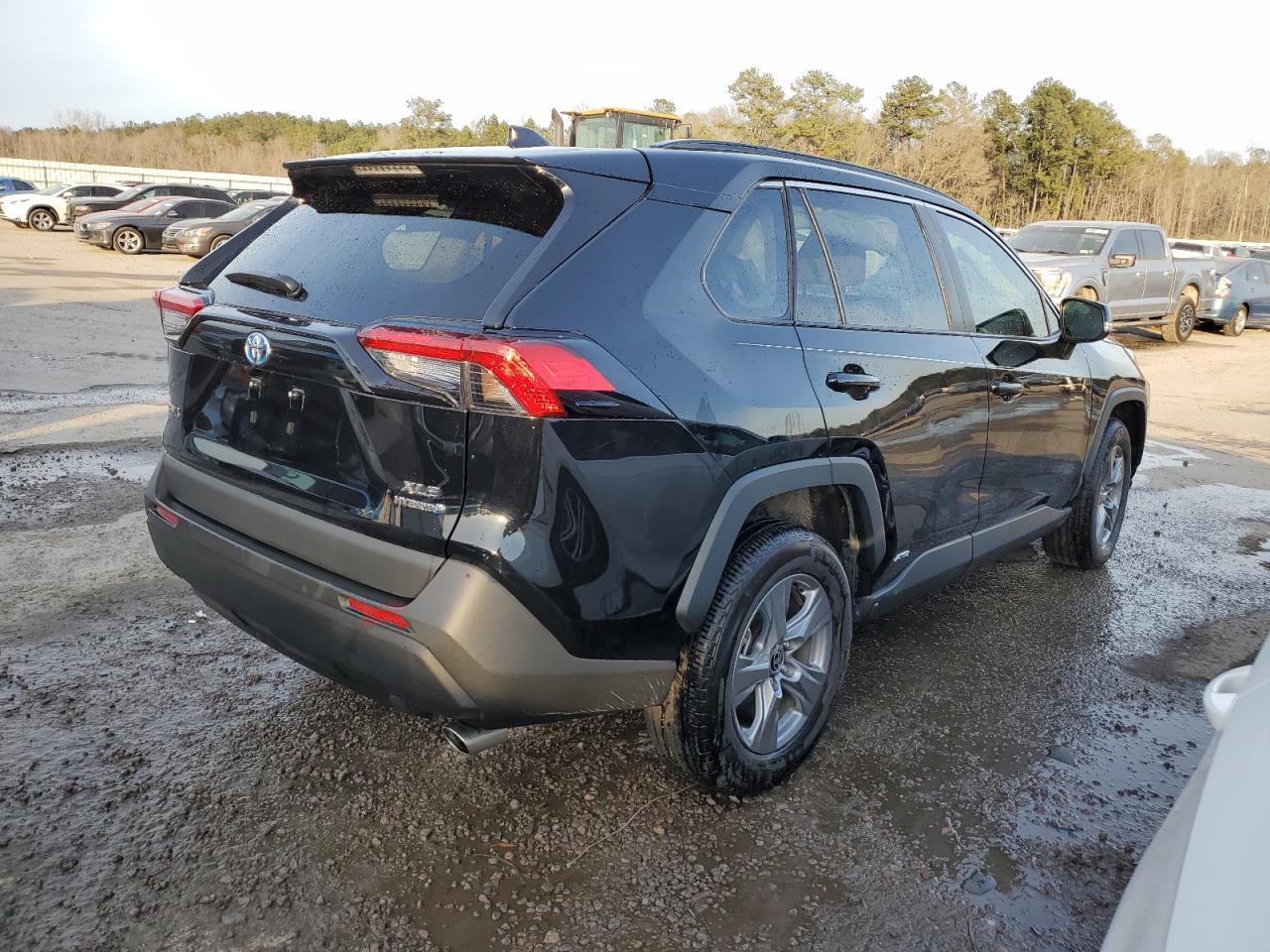 2022 TOYOTA RAV4 XLE - Фото 3