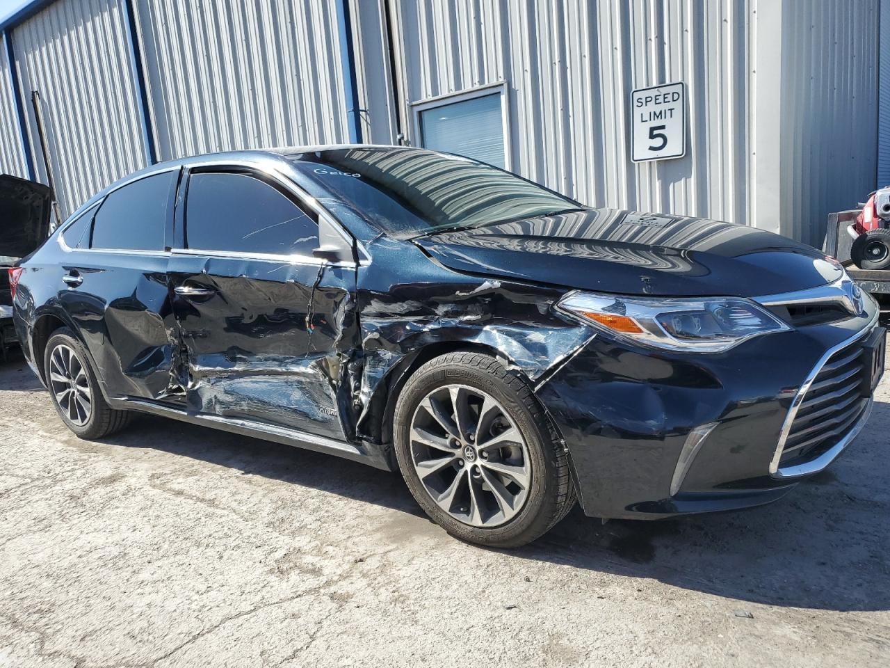 2016 TOYOTA AVALON HYB - Image 4