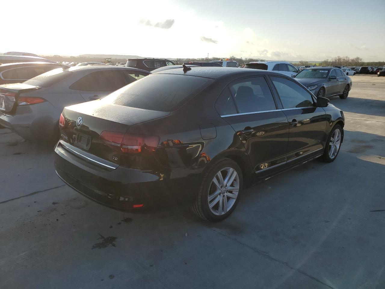 2017 VOLKSWAGEN JETTA SEL - Фото 3