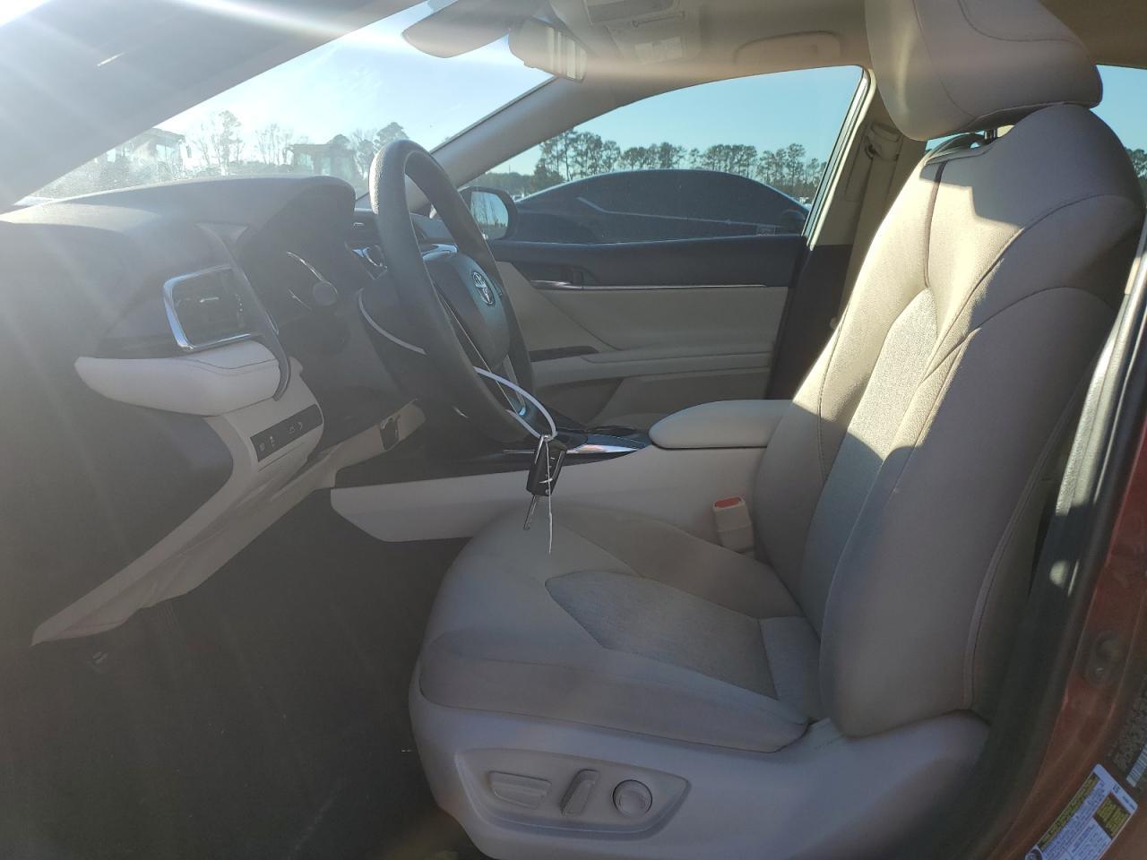 2018 TOYOTA CAMRY L - Фото 7