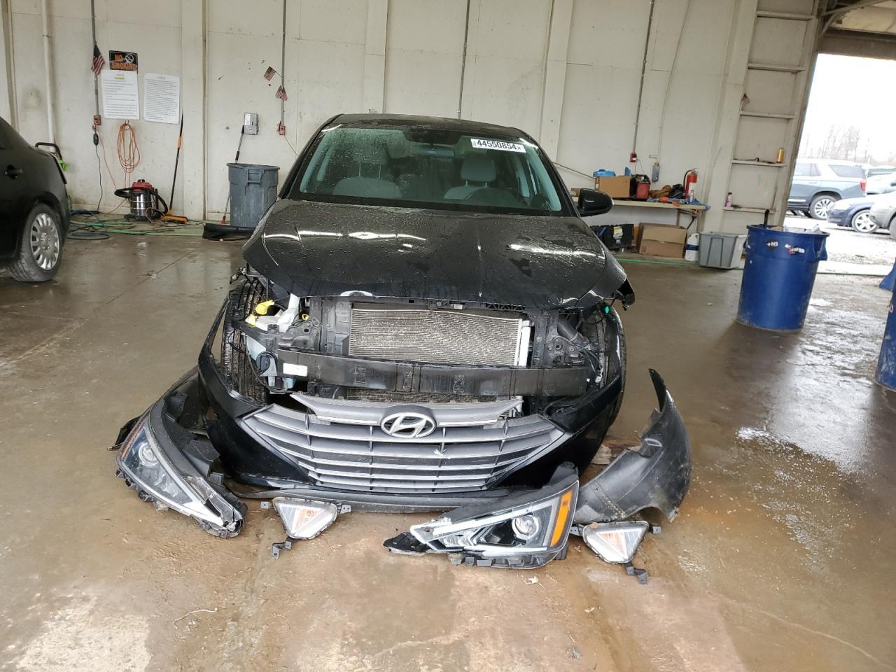 2019 HYUNDAI ELANTRA SE - Фото 5