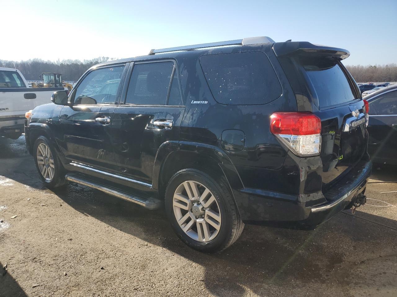2011 TOYOTA 4RUNNER SR - Image 2