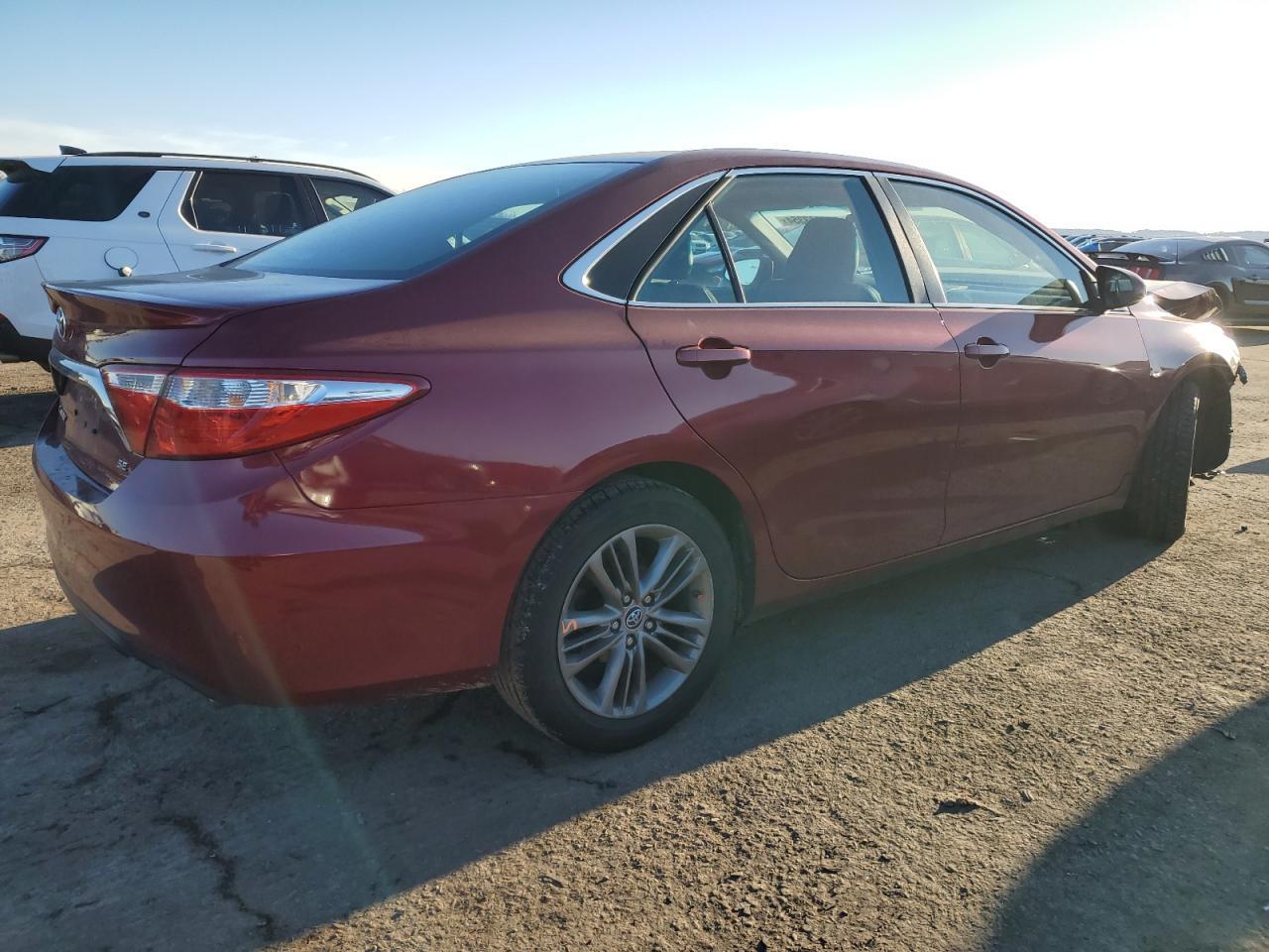 2015 TOYOTA CAMRY LE - Фото 3