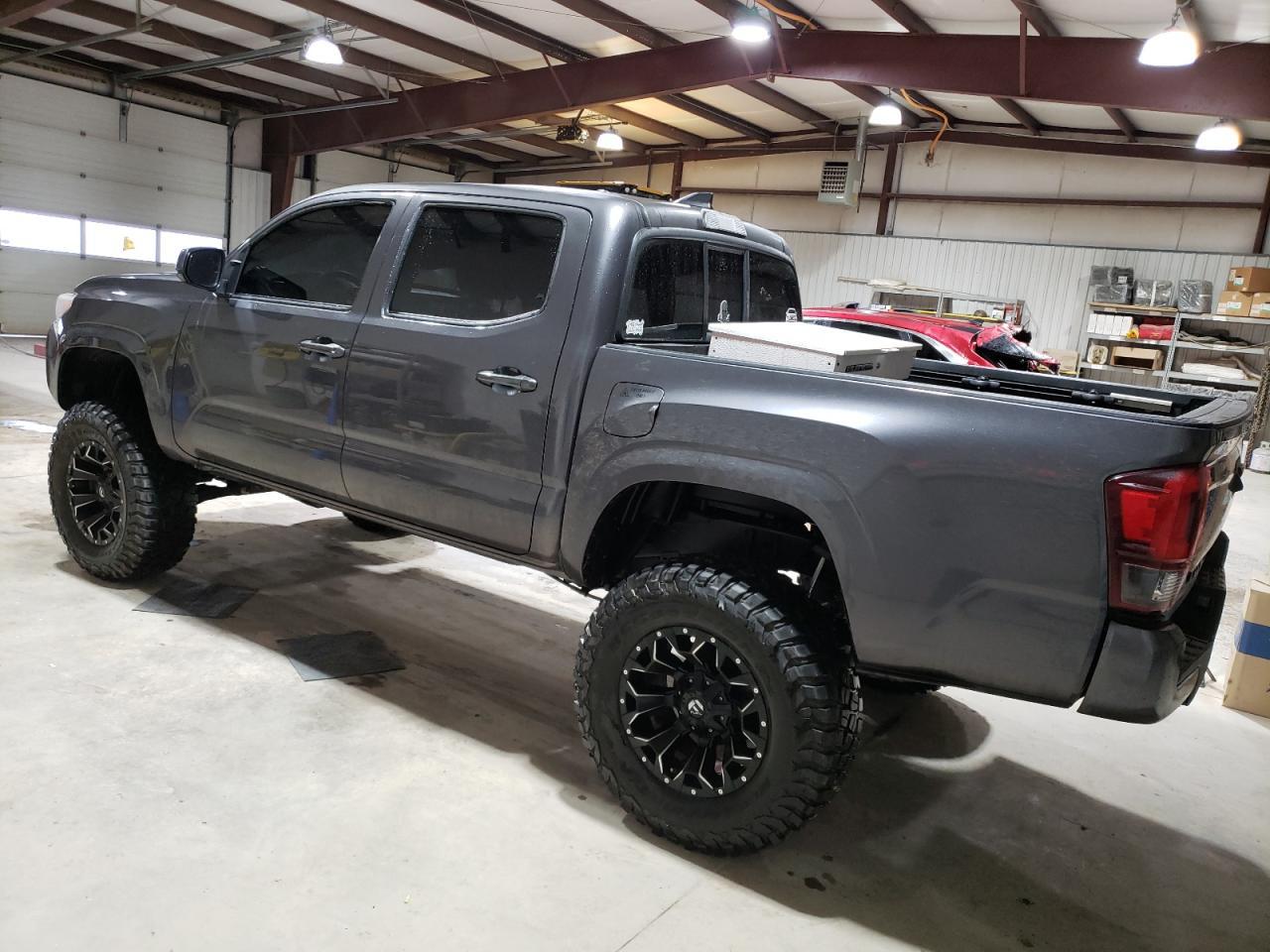 2018 TOYOTA TACOMA DOU - Фото 2